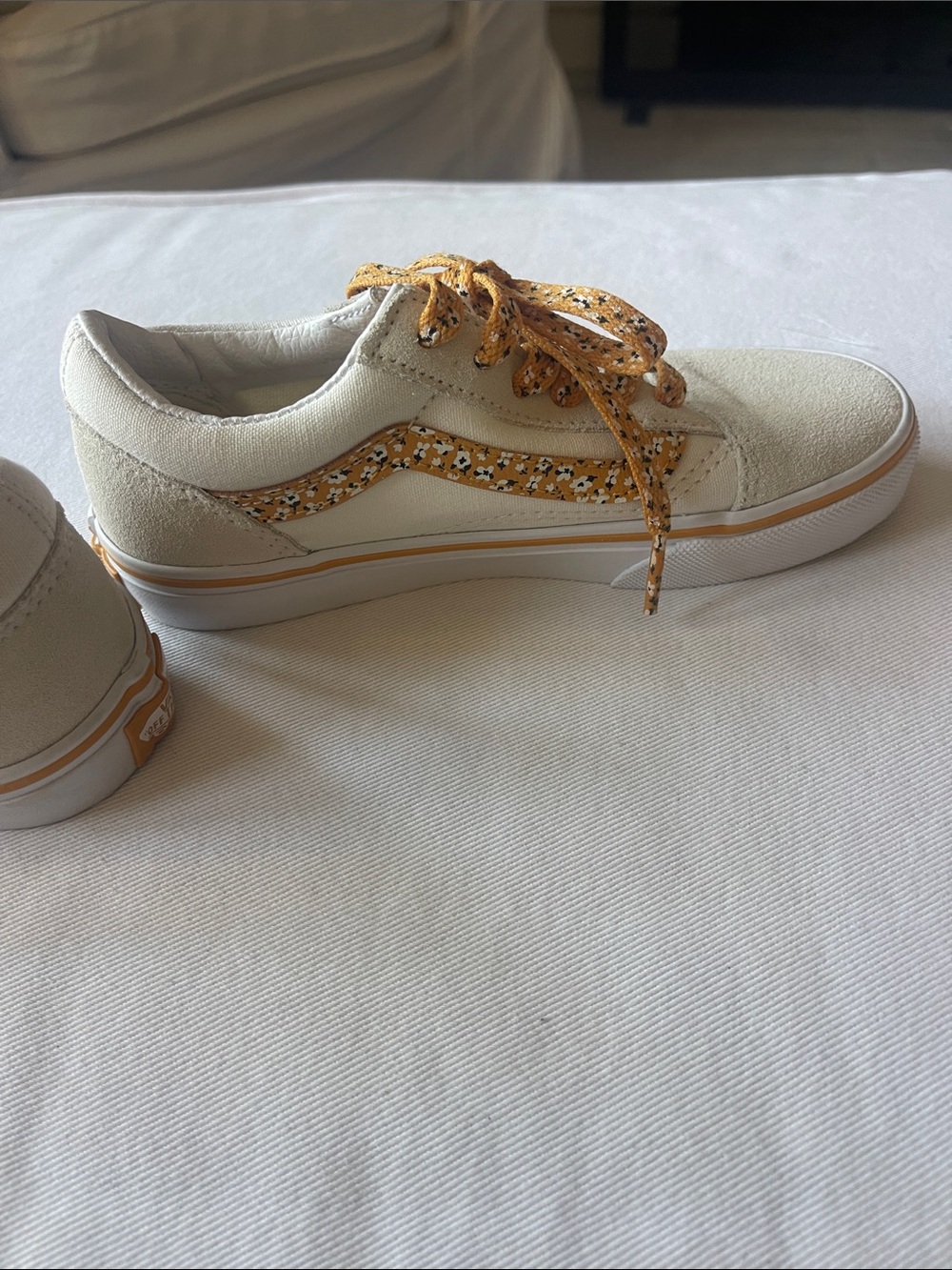 NWOT VANS Girls Size 1 Cream Kids Sneakers with Yellow Floral Laces - Picture 5 of 11